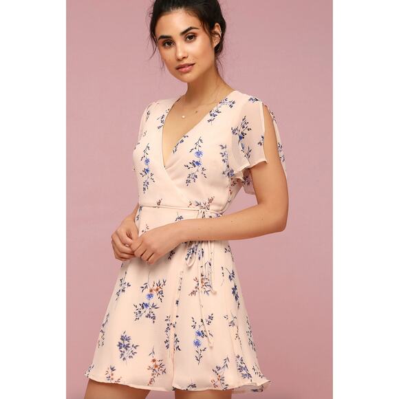 Lulu's Dresses & Skirts - Lulus Fowler Blush Pink Floral Print Wrap Dress Size S Flutter Split Sleeve